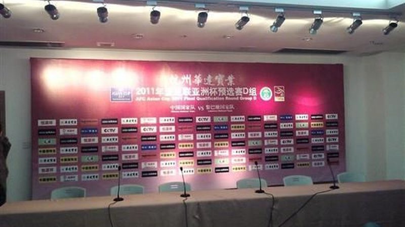 草坪庆典拱门的材质主要分为以下几类：